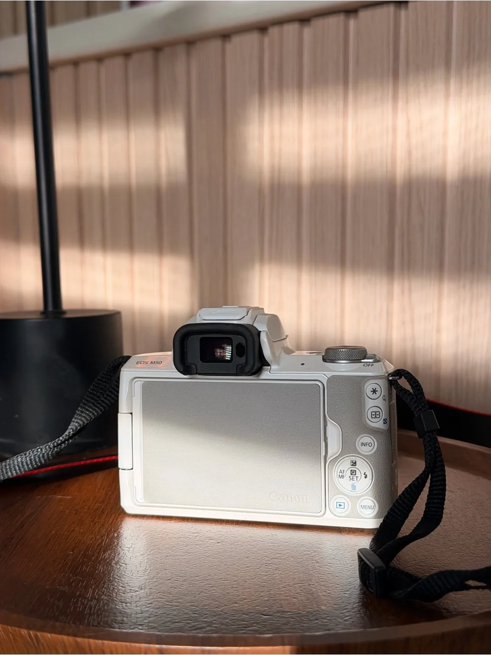 Canon EOS M50 White Vlogging Camera EF-M 15-45mm - Excellent Condition Low Use